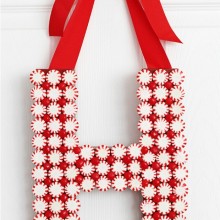 Make this personalized Christmas Door Decoration for an extra special Holiday Gift! Pin to your Christmas Board!